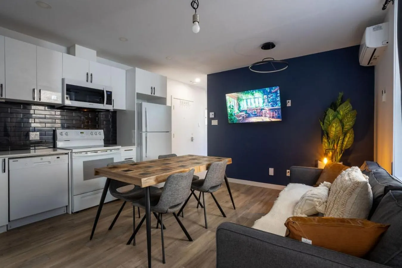 Warm 2Br In The Heart Of Plateau Mtl Daire Montréal